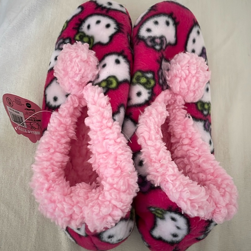 Hello Kitty Slipper Sock Size Medium 7-8 NEW with Tag
